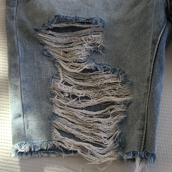 Distressed denim shorts MNML - Picture 3 of 5